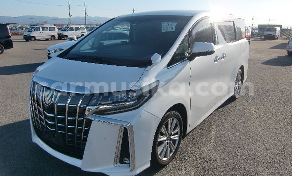 Buy Used Toyota Alphard White Car in Beitbridge in Matabeleland South