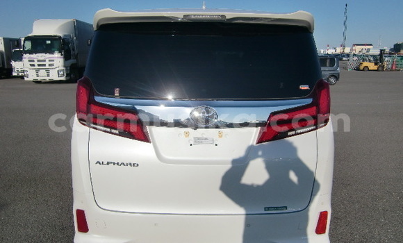 Acheter Occasion Voiture Toyota Alphard Blanc à Beitbridge, Matabeleland South Acheter Occasion Voiture Toyota Alphard Blanc à Beitbridge, Matabeleland South