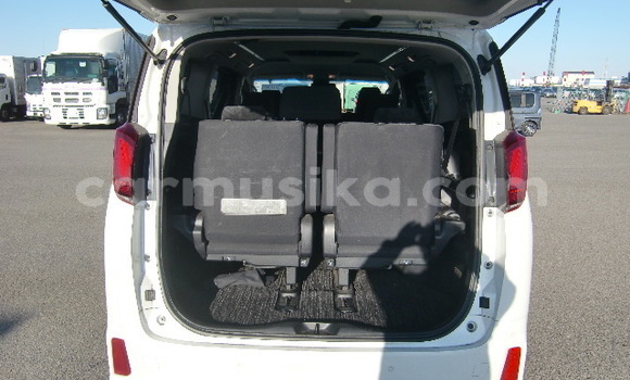 Acheter Occasion Voiture Toyota Alphard Blanc à Beitbridge, Matabeleland South Acheter Occasion Voiture Toyota Alphard Blanc à Beitbridge, Matabeleland South