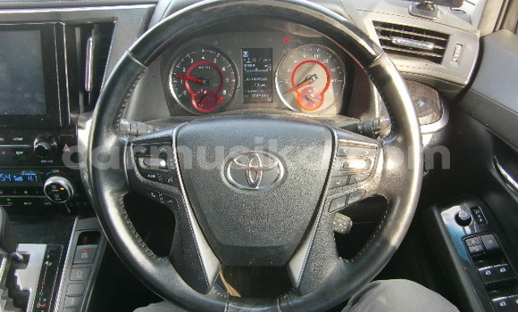 Acheter Occasion Voiture Toyota Alphard Blanc à Beitbridge, Matabeleland South Acheter Occasion Voiture Toyota Alphard Blanc à Beitbridge, Matabeleland South