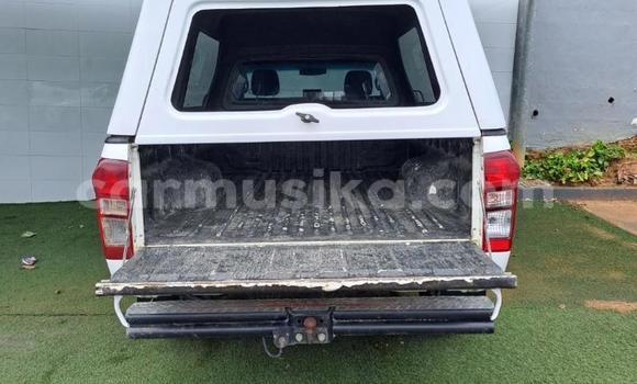 Acheter Occasion Voiture Isuzu KB Blanc à Beitbridge, Matabeleland South Acheter Occasion Voiture Isuzu KB Blanc à Beitbridge, Matabeleland South
