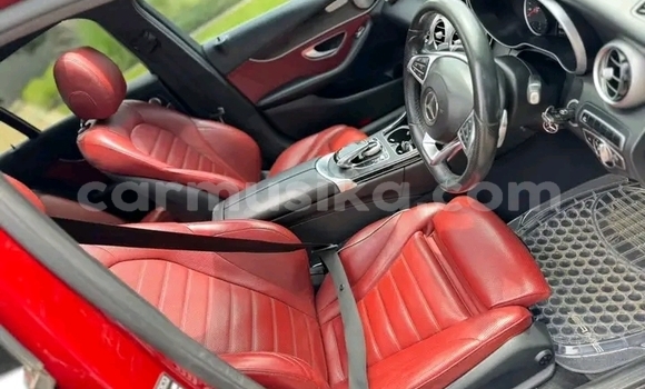 Nunua Ilio tumika Mercedes-Benz C250 coupe Nyekundu Gari ndani ya Harare nchini Harare