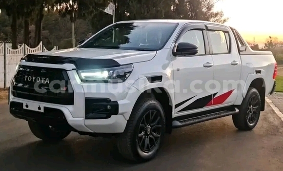 Nunua Ilio tumika Toyota Land Cruiser Nyeupe Gari ndani ya Harare nchini Harare