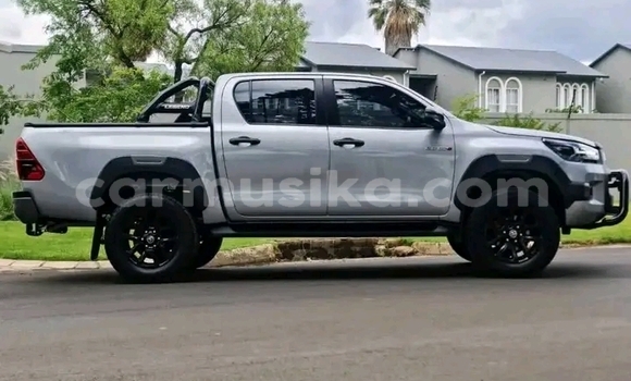 Nunua Ilio tumika Toyota RAV4 Kijani Gari ndani ya Harare nchini Harare