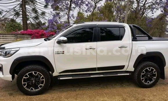 Tenga Tsaru Toyota RAV4 Chena Mota in Harare in Harare