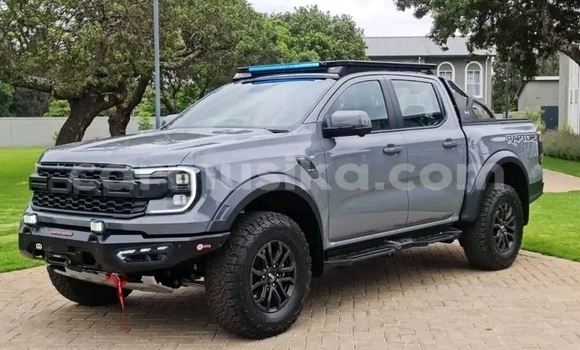 Nunua Ilio tumika Toyota RAV4 Nyeusi Gari ndani ya Harare nchini Harare