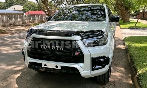 Buy Used Toyota Hilux White Car in Harare in Harare Buy Used Toyota Hilux White Car in Harare in Harare