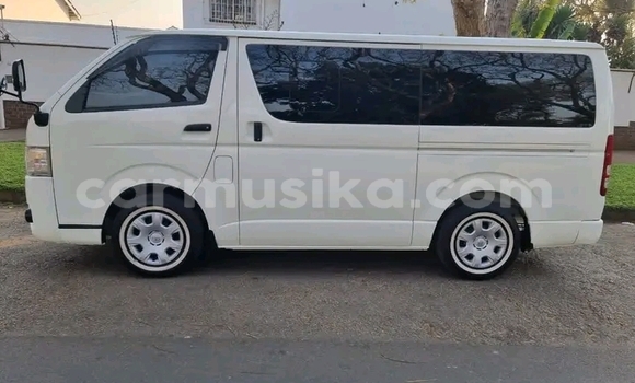 Nunua Ilio tumika Toyota RAV4 Nyeupe Gari ndani ya Harare nchini Harare