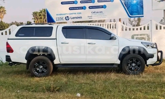 Buy Used Toyota Hilux White Car in Harare in Harare Buy Used Toyota Hilux White Car in Harare in Harare