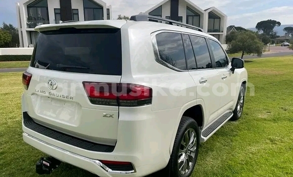 Buy Used Toyota Land Cruiser White Car in Harare in Harare