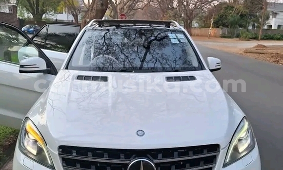 Acheter Occasion Voiture Mercedes‒Benz ML–Class Blanc à Harare, Harare Acheter Occasion Voiture Mercedes‒Benz ML–Class Blanc à Harare, Harare