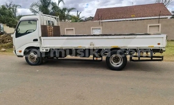 Nunua Ilio tumika Toyota Dyna Nyeupe Gari ndani ya Harare nchini Harare