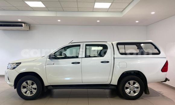 Tenga Tsaru Toyota Hilux Chena Mota in Harare in Harare Tenga Tsaru Toyota Hilux Chena Mota in Harare in Harare