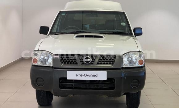 Acheter Occasion Voiture Nissan NP 300 Blanc à Harare, Harare Acheter Occasion Voiture Nissan NP 300 Blanc à Harare, Harare