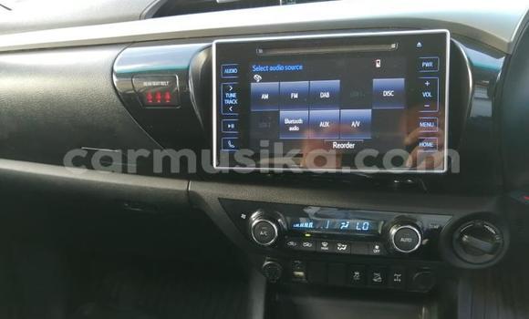 Buy Used Toyota Hilux White Car in Beitbridge in Matabeleland South Buy Used Toyota Hilux White Car in Beitbridge in Matabeleland South