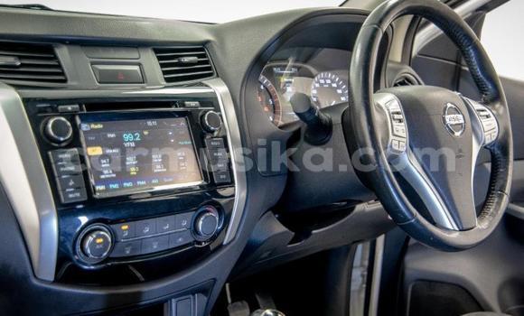 Buy Used Nissan Navara White Car in Beitbridge in Matabeleland South Buy Used Nissan Navara White Car in Beitbridge in Matabeleland South