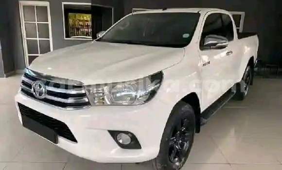 Tenga Tsaru Toyota Hilux Chena Mota in Bulawayo in Bulawayo