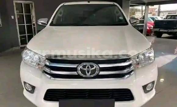 Buy Used Toyota Hilux White Car in Bulawayo in Bulawayo Buy Used Toyota Hilux White Car in Bulawayo in Bulawayo