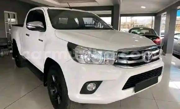 Buy Used Toyota Hilux White Car in Bulawayo in Bulawayo Buy Used Toyota Hilux White Car in Bulawayo in Bulawayo
