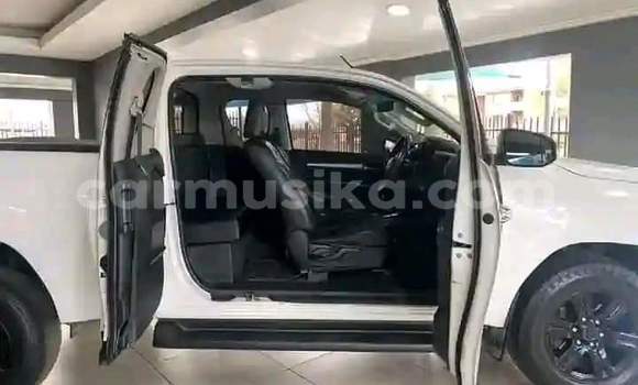 Buy Used Toyota Hilux White Car in Bulawayo in Bulawayo Buy Used Toyota Hilux White Car in Bulawayo in Bulawayo