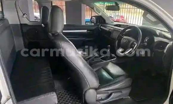 Buy Used Toyota Hilux White Car in Bulawayo in Bulawayo Buy Used Toyota Hilux White Car in Bulawayo in Bulawayo