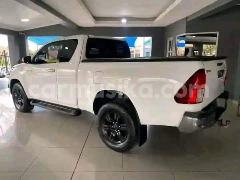 Big with watermark toyota hilux bulawayo bulawayo 35030