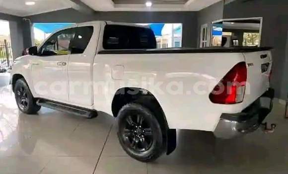 Buy Used Toyota Hilux White Car in Bulawayo in Bulawayo Buy Used Toyota Hilux White Car in Bulawayo in Bulawayo
