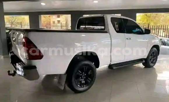 Buy Used Toyota Hilux White Car in Bulawayo in Bulawayo Buy Used Toyota Hilux White Car in Bulawayo in Bulawayo
