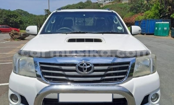 Nunua Ilio tumika Toyota Hilux Nyeupe Gari ndani ya Beitbridge nchini Matabeleland Kusini