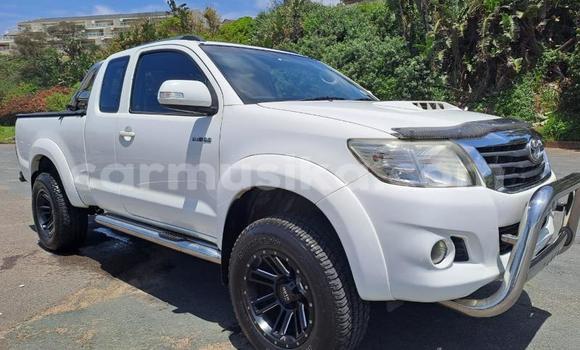 Buy Used Toyota Hilux White Car in Beitbridge in Matabeleland South Buy Used Toyota Hilux White Car in Beitbridge in Matabeleland South
