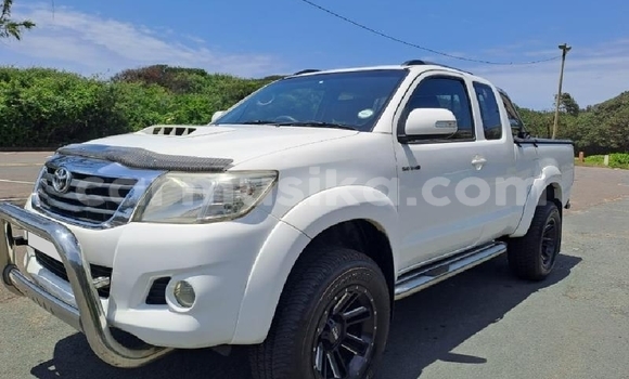 Buy Used Toyota Hilux White Car in Beitbridge in Matabeleland South Buy Used Toyota Hilux White Car in Beitbridge in Matabeleland South