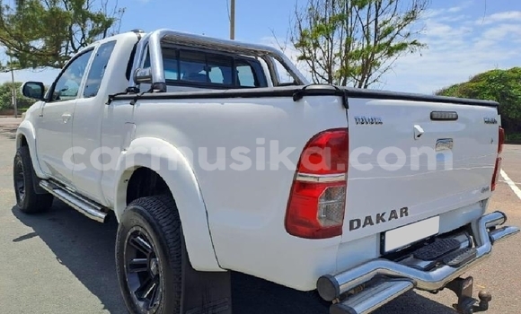 Buy Used Toyota Hilux White Car in Beitbridge in Matabeleland South Buy Used Toyota Hilux White Car in Beitbridge in Matabeleland South