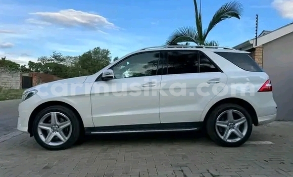 Acheter Occasion Voiture Mercedes‒Benz M–Class Rouge à Harare, Harare Acheter Occasion Voiture Mercedes‒Benz M–Class Rouge à Harare, Harare