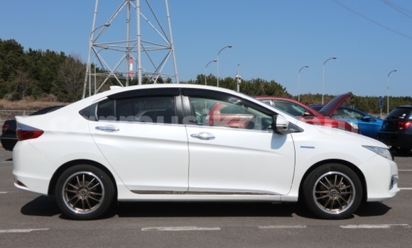 Acheter Occasion Voiture Honda Grace Blanc à Beitbridge, Matabeleland South Acheter Occasion Voiture Honda Grace Blanc à Beitbridge, Matabeleland South