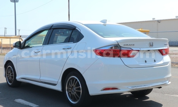 Acheter Occasion Voiture Honda Grace Blanc à Beitbridge, Matabeleland South Acheter Occasion Voiture Honda Grace Blanc à Beitbridge, Matabeleland South