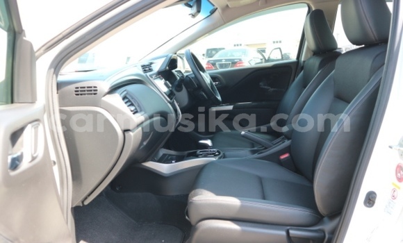 Acheter Occasion Voiture Honda Grace Blanc à Beitbridge, Matabeleland South Acheter Occasion Voiture Honda Grace Blanc à Beitbridge, Matabeleland South