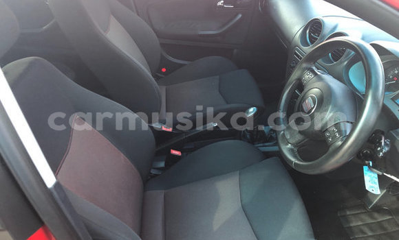 Acheter Occasion Voiture SEAT Ibiza Rouge à Beitbridge, Matabeleland South Acheter Occasion Voiture SEAT Ibiza Rouge à Beitbridge, Matabeleland South