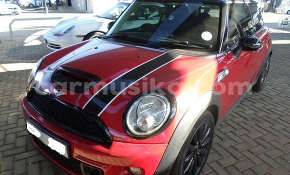 Nunua Ilio tumika MINI Cooper Nyekundu Gari ndani ya Chegutu nchini Mashonaland West