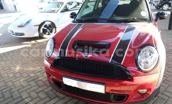 Tenga Tsaru MINI Cooper Tsvuku Mota in Chegutu in Dunhu reMashonaland yeMadokero Tenga Tsaru MINI Cooper Tsvuku Mota in Chegutu in Dunhu reMashonaland yeMadokero