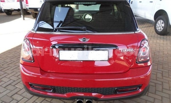 Tenga Tsaru MINI Cooper Tsvuku Mota in Chegutu in Dunhu reMashonaland yeMadokero Tenga Tsaru MINI Cooper Tsvuku Mota in Chegutu in Dunhu reMashonaland yeMadokero