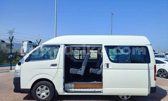 Acheter Occasion Voiture Toyota Hiace Blanc à Beitbridge, Matabeleland South Acheter Occasion Voiture Toyota Hiace Blanc à Beitbridge, Matabeleland South