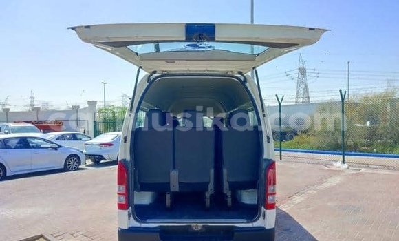 Acheter Occasion Voiture Toyota Hiace Blanc à Beitbridge, Matabeleland South Acheter Occasion Voiture Toyota Hiace Blanc à Beitbridge, Matabeleland South