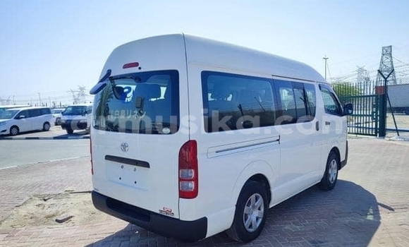 Acheter Occasion Voiture Toyota Hiace Blanc à Beitbridge, Matabeleland South Acheter Occasion Voiture Toyota Hiace Blanc à Beitbridge, Matabeleland South