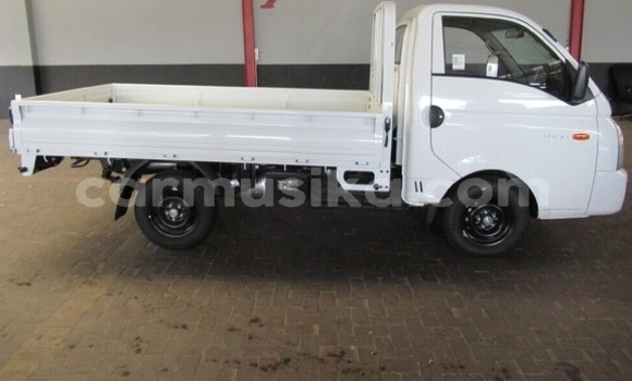 Acheter Occasion Voiture Hyundai H200 Blanc à Harare, Harare Acheter Occasion Voiture Hyundai H200 Blanc à Harare, Harare