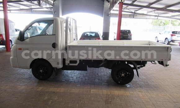 Acheter Occasion Voiture Hyundai H200 Blanc à Harare, Harare Acheter Occasion Voiture Hyundai H200 Blanc à Harare, Harare