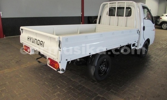 Acheter Occasion Voiture Hyundai H200 Blanc à Harare, Harare Acheter Occasion Voiture Hyundai H200 Blanc à Harare, Harare