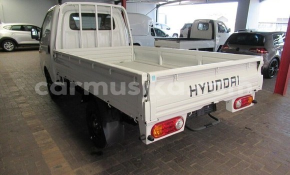 Acheter Occasion Voiture Hyundai H200 Blanc à Harare, Harare Acheter Occasion Voiture Hyundai H200 Blanc à Harare, Harare
