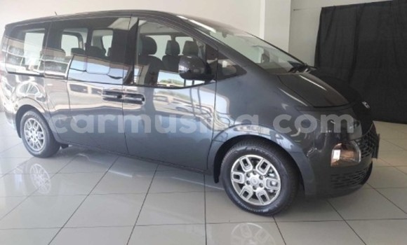 Nunua Ilio tumika Hyundai Starex Nyeusi Gari ndani ya Harare nchini Harare