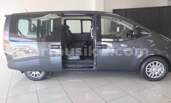 Acheter Occasion Voiture Hyundai Starex Noir à Harare, Harare Acheter Occasion Voiture Hyundai Starex Noir à Harare, Harare