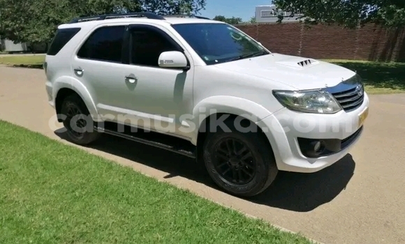 Acheter Occasion Voiture Toyota Fortuner Blanc à Harare, Harare Acheter Occasion Voiture Toyota Fortuner Blanc à Harare, Harare